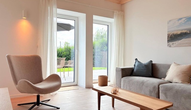 Veer – Vacation Rental Near Carolinensiel, 85 m²/5 people, Terrace & Garden - in Wittmund