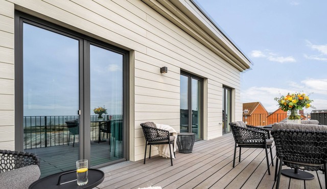Waterfront Suite –Sea View, Ethanol Fireplace, Infrared Shower & Rooftop Terrace in List auf Sylt
