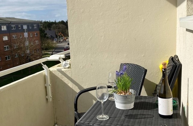 Das Haus Sarah Befindet Unmittelbarer Strandlage Herzen Von Westerland Der Strandübergang Zum Westerländer Zentralstrand Ist Ca Meter Befinden Sich Moderne Ferienwohnungen Für Bis Personen Parkplätze Sind Auf Dem Grundstück Oder Vor 