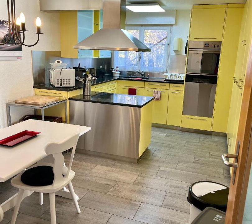 Steffisburg Apartment | Grosszügige Ferienwohnung für Gruppen nahe Thun & Interlaken