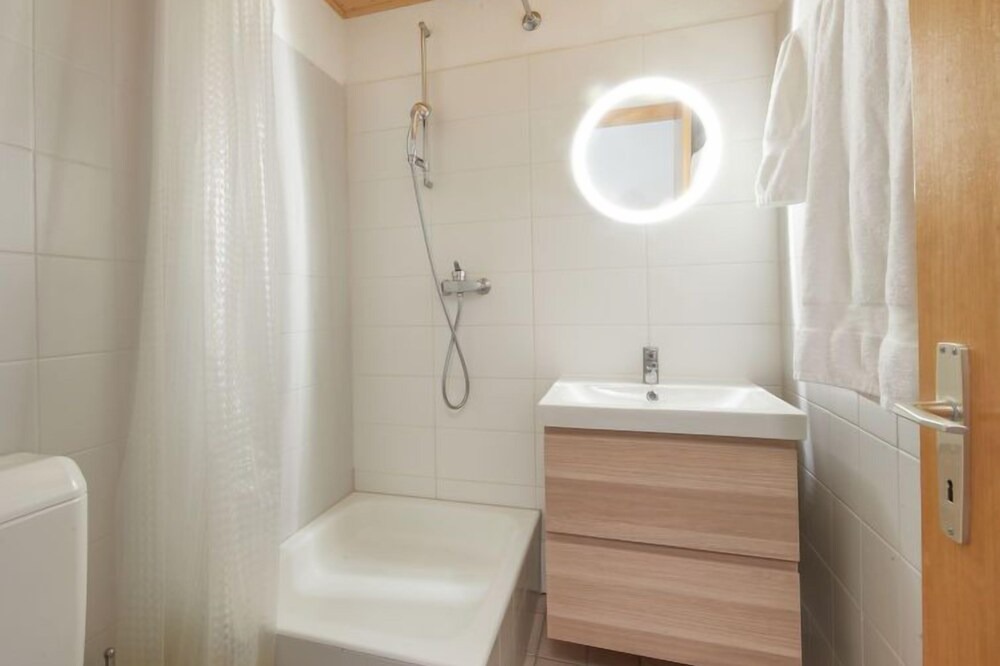 Photo of Bathroom in Vex