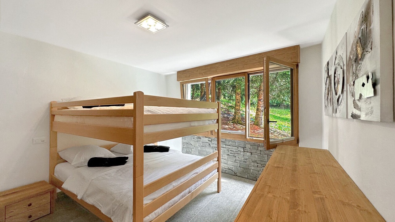 Photo of Bedroom in Lens
