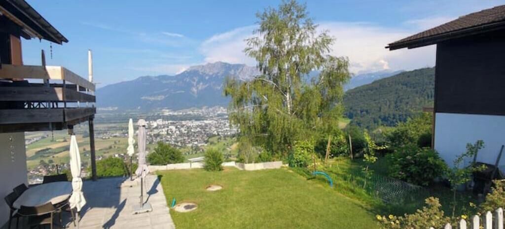 Photo of Outdoor in Grabs