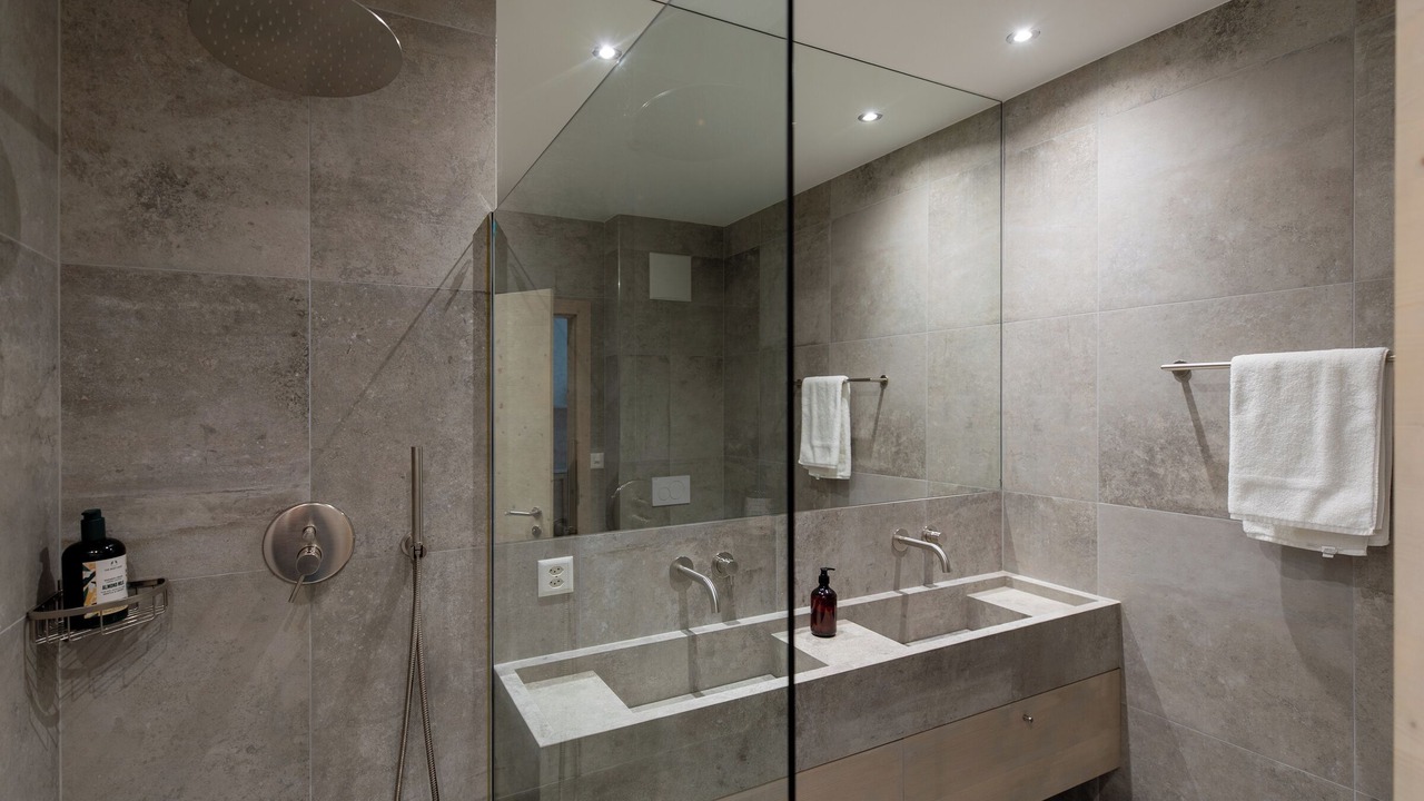 Photo of Bathroom in Lens
