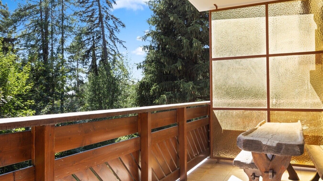 Photo of Outdoor in Lens