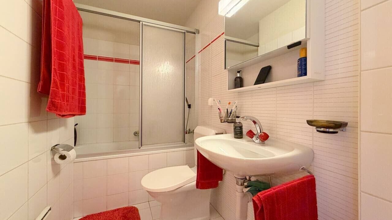 Photo of Bathroom in Lens