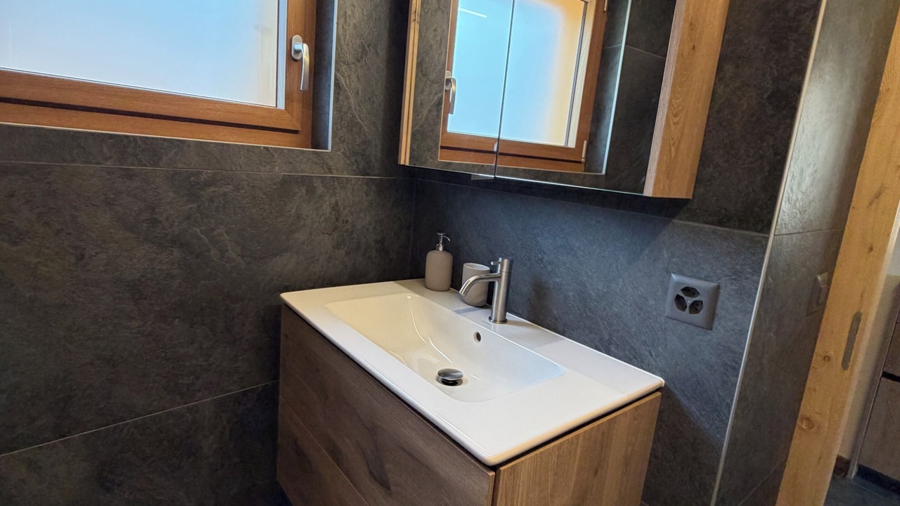 Photo of Bathroom in Lens