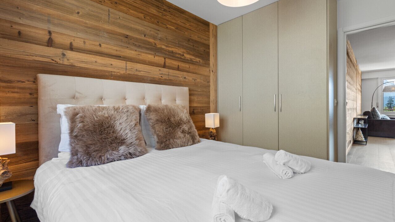 Photo of Bedroom in Lens