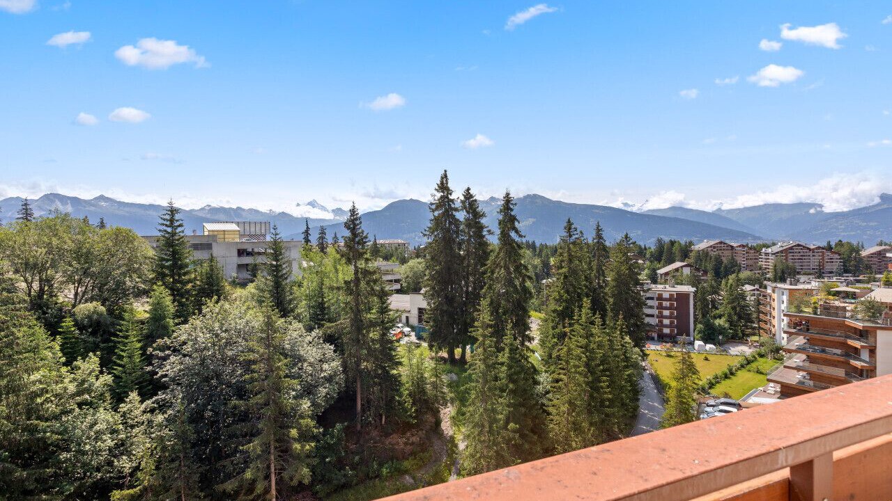 Photo of Outdoor in Lens