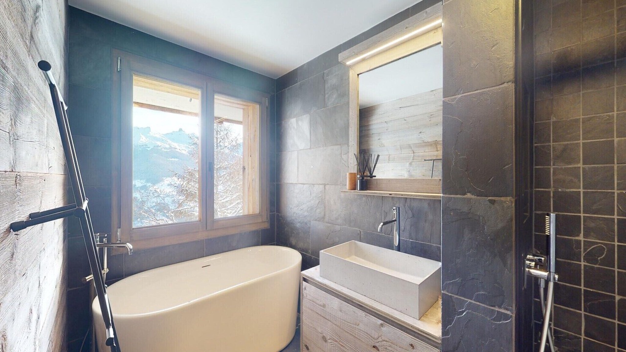 Photo of Bathroom in Vex