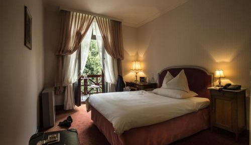 Single room with waterfall view