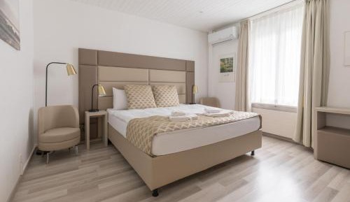Deluxe Double Studio King size bed