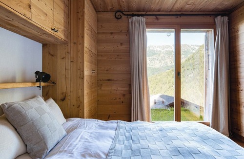 Riddes Ski Chalet | Authentic Swiss Spa Chalet Hot Tub & Sauna