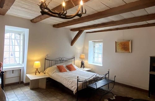Fribourg Apartment | Living in historic mansion