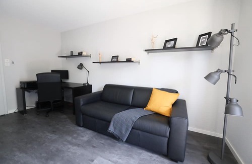 Mattenhof-Weissenbuhl Apartment | Armotti Friedheim 1 Bedroom + Guest Bedroom/Office