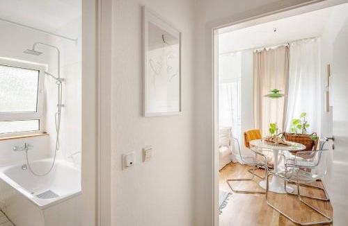 Hochheim am Main Apartment | Gemütliche Ferienwohnung in Weinbergnähe & Tiefgarage