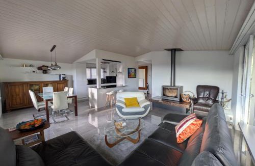 La Neuveville Villa | Renovated Villa with HotTub