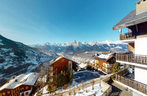 Nendaz Apartment | Apartment with front balcony