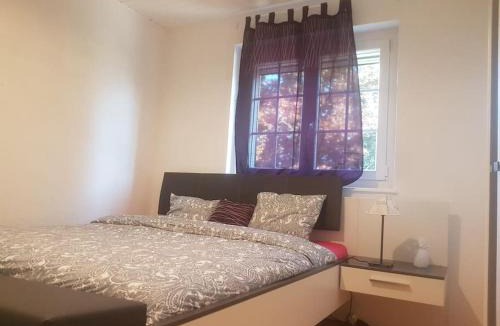 Noville Villa | Cheerful villa with fireplace, bath-tub and garden