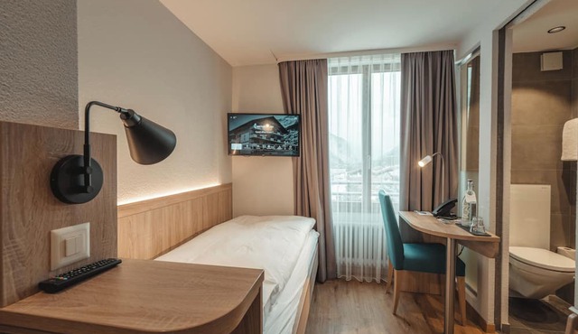 Matterhorn Inn - Wellness & Dining - at Zermatt Shuttle Station in Taesch