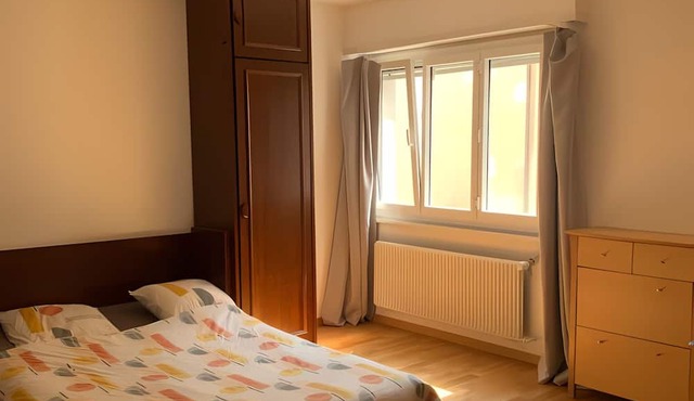 Chambre privée de 20m2 avec rangement, avec une salle de bain & cuisine partagée in Vallorbe