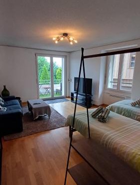 Appartement 2 grandes chambres avec balcon in Cugy