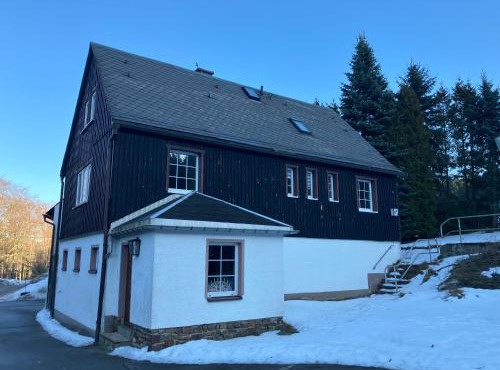 Berghaus am Katzenstein urgemütliches Wohnen im Wald in Marienberg
