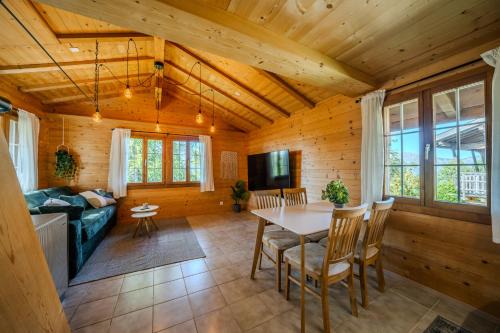 Mountain Apartment - Hot Tub & Sunset Views in Axalp