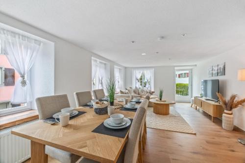 ReMo I Altstadtidyll am See 1 - 6 Personen I Ruhig - Balkon - Parkplatz - nahe Bahnhof und Autobahn in Weesen