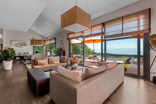Exquisite 5-Bedroom Villa in Arzier for Families by GuestLee in Arzier