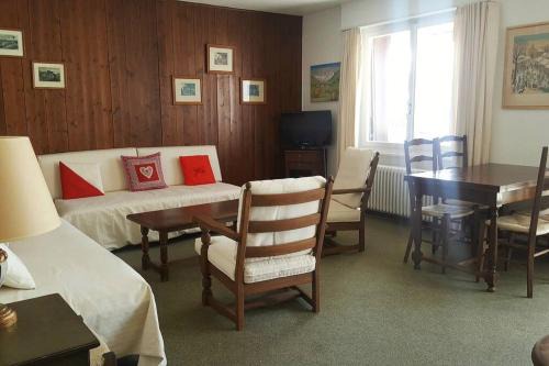 Sunny 2 BR w large terrace, stunning views & pool in Crans-Montana